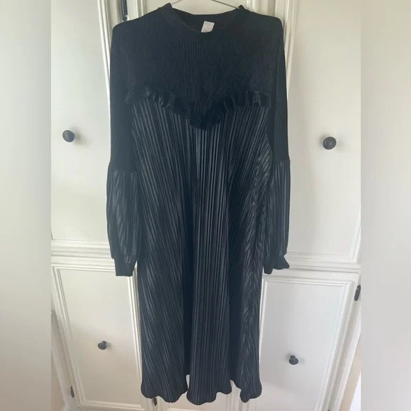 NWOT- Dress like an Angel Dress - Picture 2 of 4